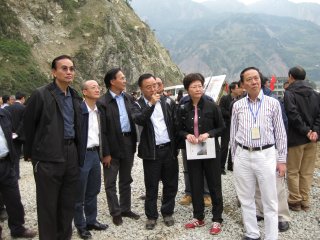 Mrs Carrie Lam, Secretary for Development, visited the Yingxin Section of Provincial Road 303 with the delegation