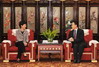林鄭月娥（左）與四川省省長魏宏會面。