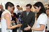 An earthquake victim from Sichuan's Beichuan Secondary School shows to the Secretary for Food and Health, Dr York Chow (centre), how he uses his prostheses during Dr Chow's visit today (August 27).