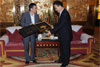 The President of LegCo Hon Jasper Tsang Yok-sing presents a souvenir to Mr Wei Hong, Executive Vice Governor of the Sichuan Provincial Government.