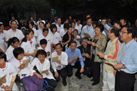 立法會議員到訪川港康復中心與受地震所傷的殘疾人士合唱
