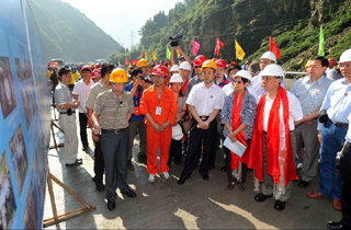 Chief Executive Visited Sichuan