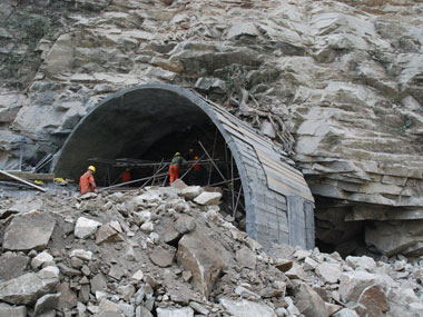 重建工程正在进行中