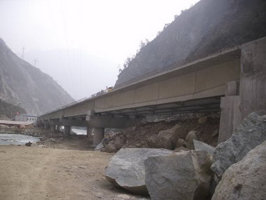 2010年3月时的渔子溪1号桥桥面工程工程进度