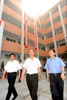 政務司司長唐英年參觀南充市高坪區白塔中學。